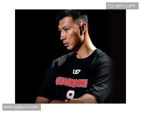 易建联：从篮球场上的传奇到生活中的榜样，探寻他的奋斗与坚持之路