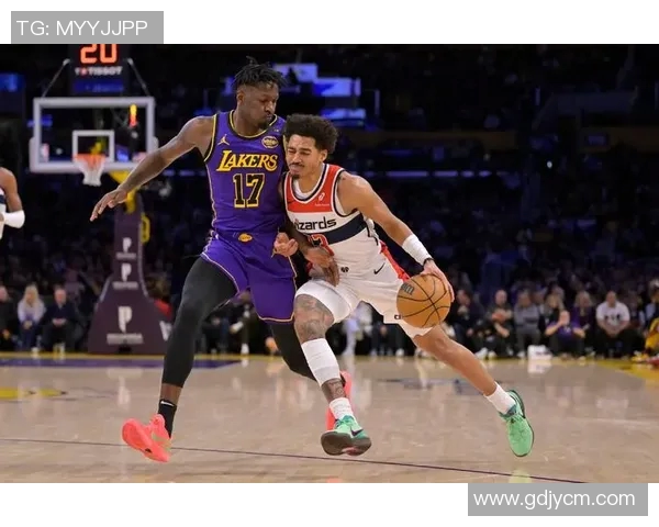 湖人对热火决战时刻最后罚球的紧张瞬间回顾与分析 湖人对热火决战时刻最后罚球的紧张瞬间回顾与分析