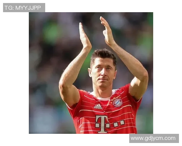 莱万重返安联球场引发拜仁球迷愤怒狂嘘称其忘恩负义 莱万重返安联球场引发拜仁球迷愤怒狂嘘称其忘恩负义