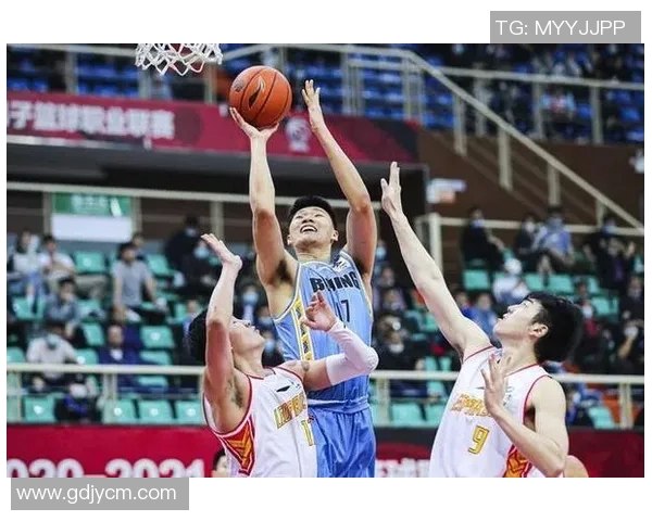 首钢与天津激战正酣赛场精彩瞬间引发球迷热议