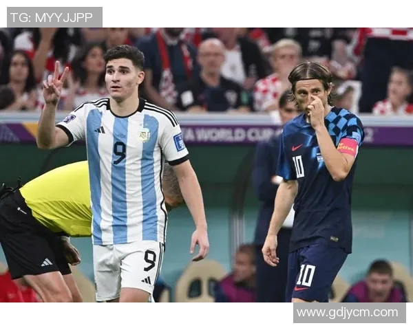 克罗地亚与阿根廷激战正酣双方拼搏展现足球魅力与激情