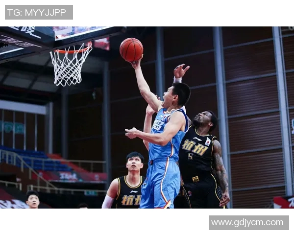 哈马比与奥斯特桑激战在即球迷期待精彩对决与胜负悬念 哈马比与奥斯特桑激战在即球迷期待精彩对决与胜负悬念