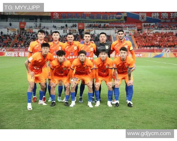 山东鲁能与广州恒大激战正酣谁能在这场巅峰对决中笑到最后